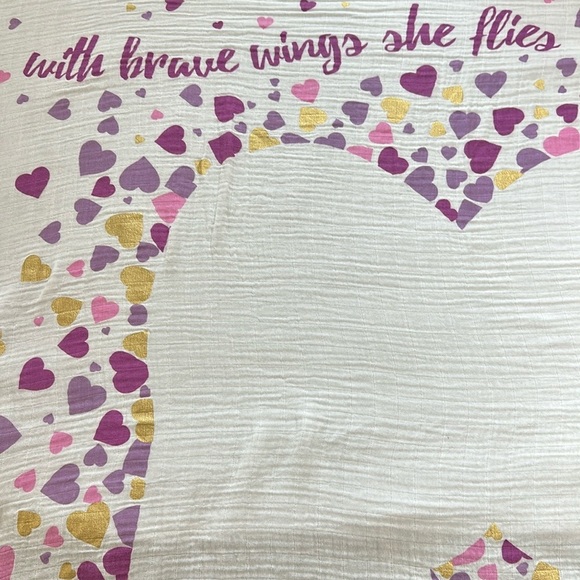 Lulujo - swaddle blanket - "with brave wings she flies" heart design - Picture 2 of 7